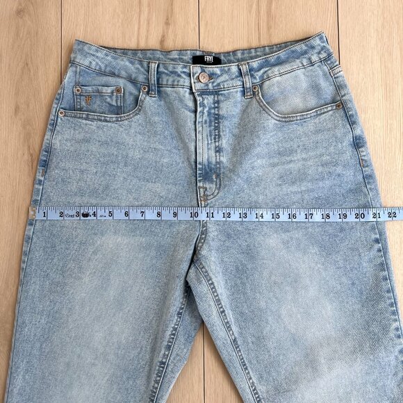 Frye High-Rise Crop Cuffed Hem Light Wash Stretch Jeans (10) Minimalist /Neutral - Picture 8 of 16